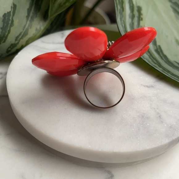 Large Floral Statement Ring 🌺 - Picture 3 of 7